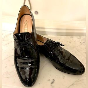 Prada patent leather lace up flats. Lightly worn. Size 40